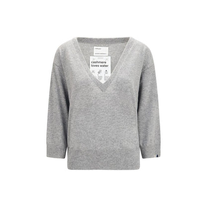 Sweater by Extreme Cashmere for women in cashmere & capra leather gray showcases a downtown chic silhouette, artfully finished with a downtown chic v-neck neckline and short-sleeve for a sophisticated, high-end look.