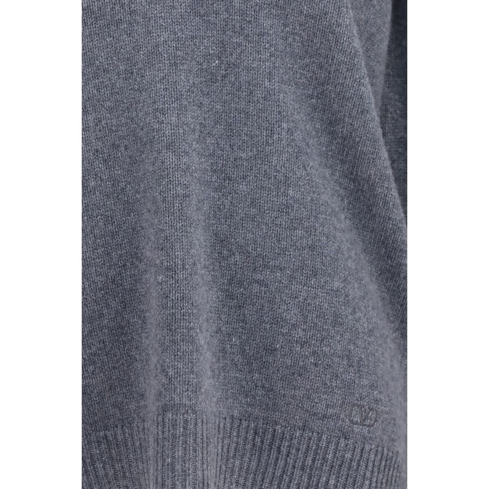 Sweater by Valentino Garavani for women in cashmere & capra leather gray showcases an masterful silhouette, artfully detailed with a masterful and for a sophisticated, premium finish.