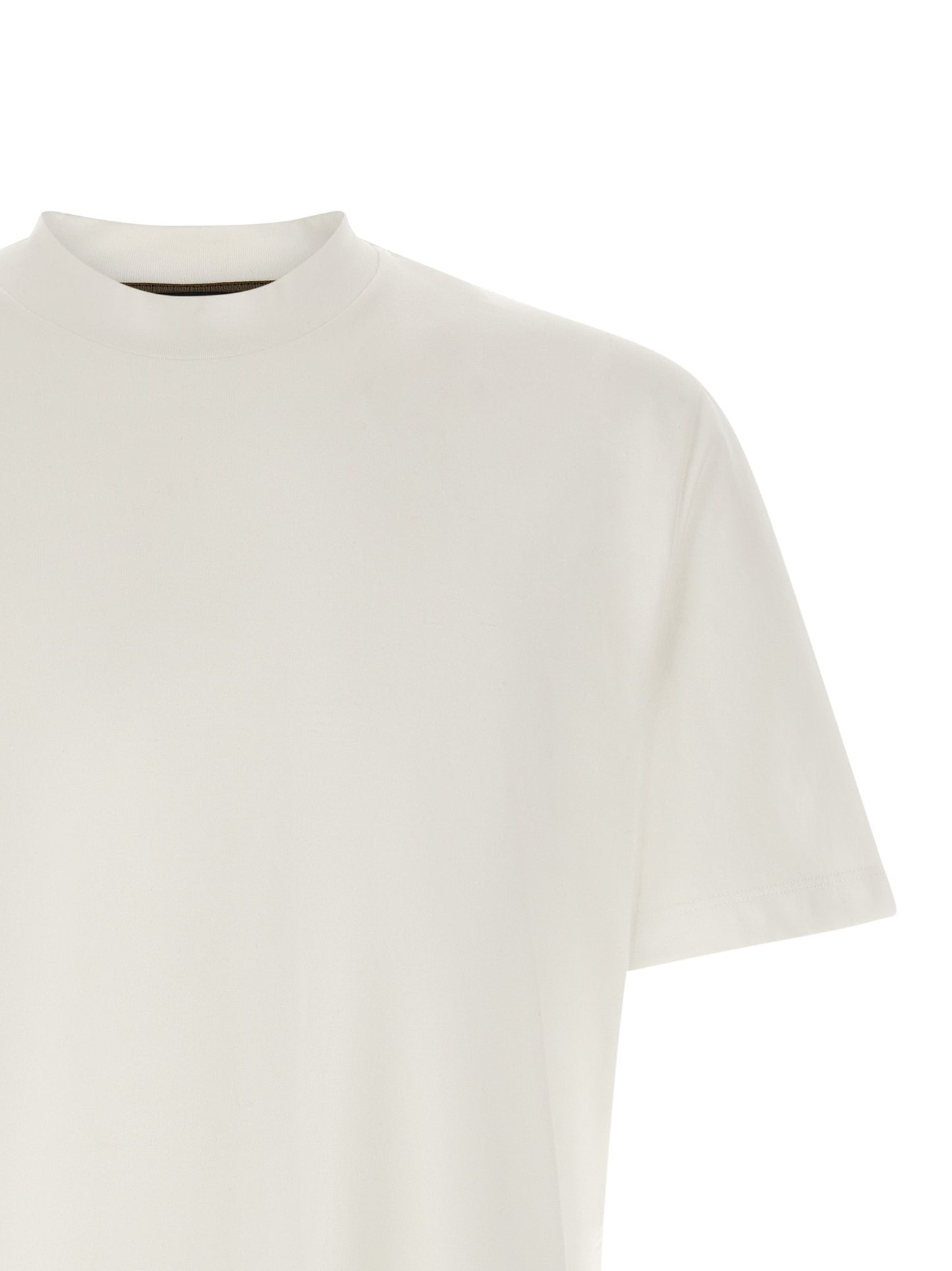 T-Shirt by Brioni for men in cotton white showcases a unassuming silhouette, artfully detailed with a refined and unassuming for a sophisticated, contemporary look.