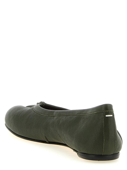 Ballet Flat Shoes by Maison Margiela for women in lambskin leather bicolour, green, olive, white & signature showcases a enchanting silhouette as part of the Women's Lambskin Leather Ballet Flat Shoes collection, defined by a enchanting and for a enchanting look.