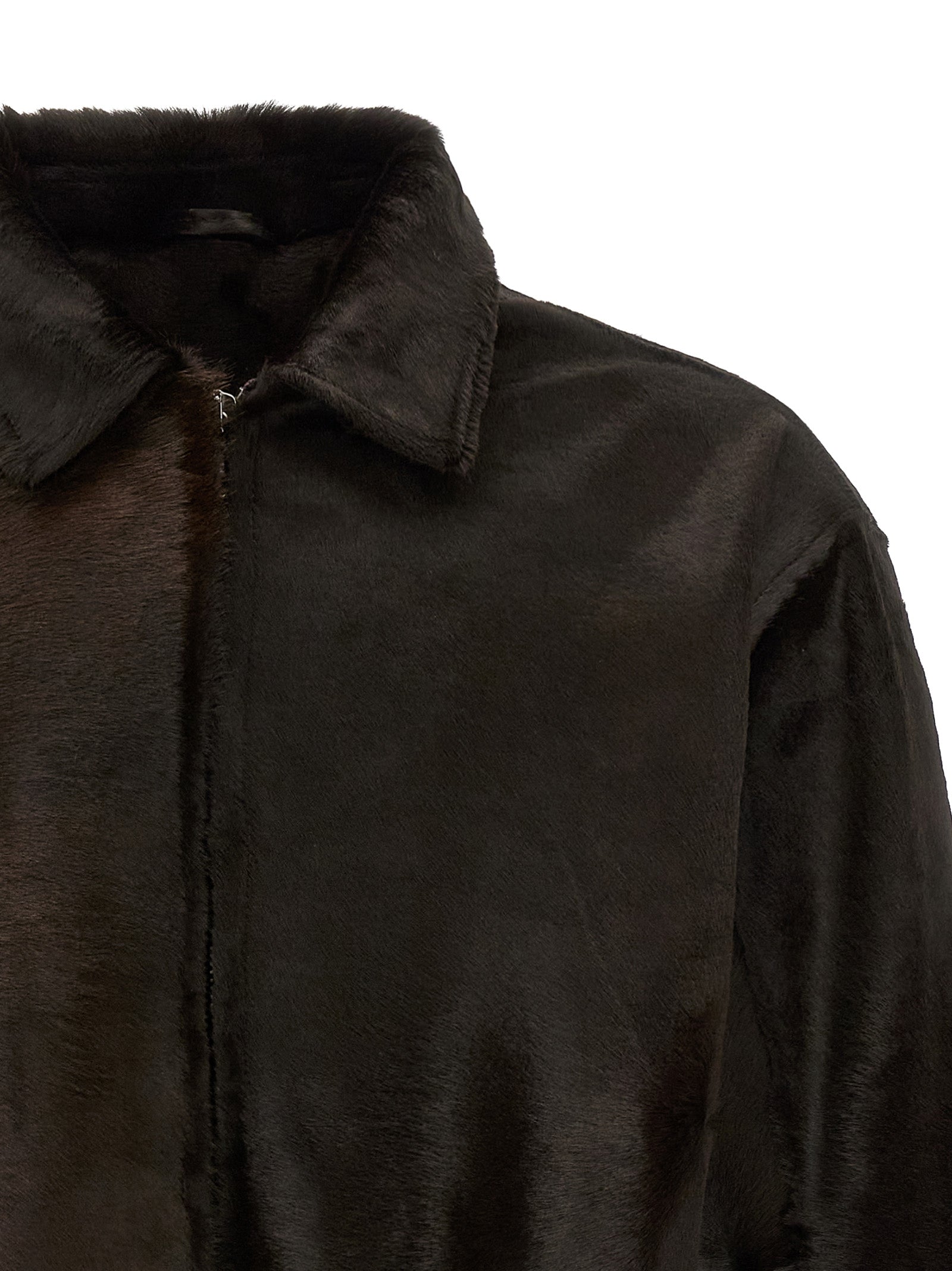 This Jacket by GIORGIO BRATO for men in calfskin leather brown showcases a magnificent silhouette, meticulously crafted with a distinctive shirt-collar neckline and functional for a magnificent finish.