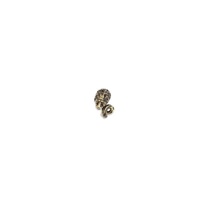 This Ring by Valentino Garavani for women in bos taurus calfskin & lambskin leather and animal & gold showcases a radiant silhouette, artfully capturing the essence of the Women's Gold Ring collection with its radiant design and refined finish.