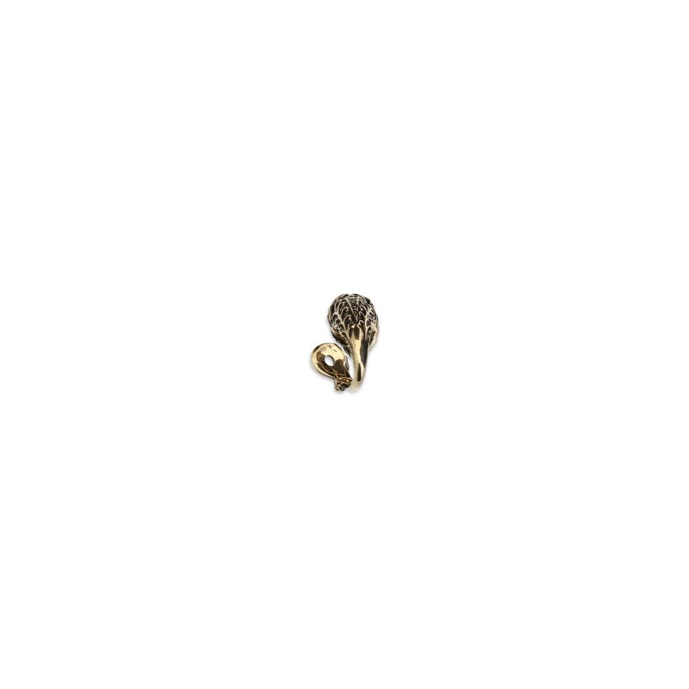 This Ring by Valentino Garavani for women in bos taurus calfskin & lambskin leather and animal & gold showcases a radiant silhouette, artfully capturing the essence of the Women's Gold Ring collection with its radiant design and refined finish.
