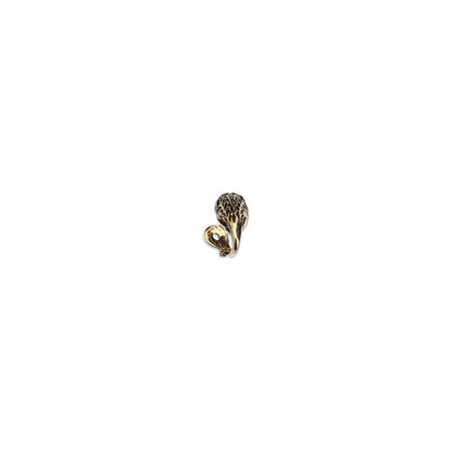This Ring by Valentino Garavani for women in bos taurus calfskin & lambskin leather and animal & gold showcases a radiant silhouette, artfully capturing the essence of the Women's Gold Ring collection with its radiant design and refined finish.