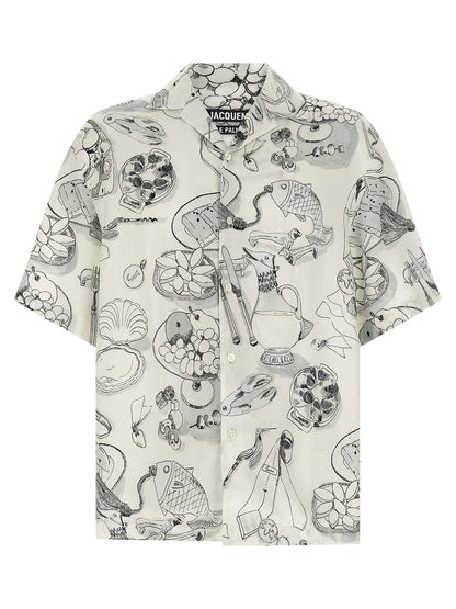 Shirt by Jacquemus for men in linen viscose bicolour, pearl & print showcases a sleek silhouette, elegantly detailed with a sleek and short-sleeve for a sleek finish.