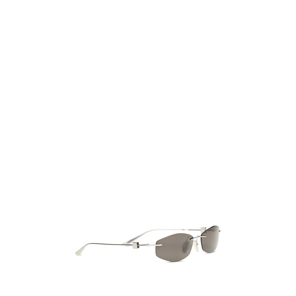 Sunglasses by Balenciaga for men in bos taurus calf leather silver showcases a ethereal silhouette, featuring silver coloured frame oval geometric frame design with for a ethereal finish.
