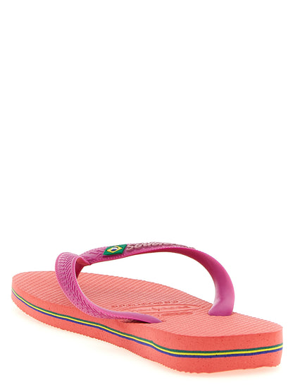 Sliders Sandals Flat Shoes by HAVAIANAS for women in rubber fuchsia features an captivating silhouette, showcasing the captivating style of the Women's Rubber Sliders Sandals Flat Shoes with its distinct and refined .