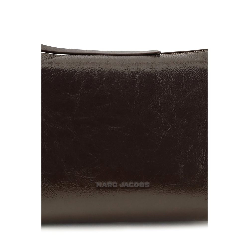 Medium Shoulder Bag by Marc Jacobs for women in bos taurus calf leather brown features a enviable silhouette, showcasing a secure zipper, ample , and enviable shoulder-strap & adjustable-strap for a enviable finish.