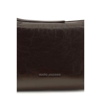 Medium Shoulder Bag by Marc Jacobs for women in bos taurus calf leather brown features a enviable silhouette, showcasing a secure zipper, ample , and enviable shoulder-strap & adjustable-strap for a enviable finish.