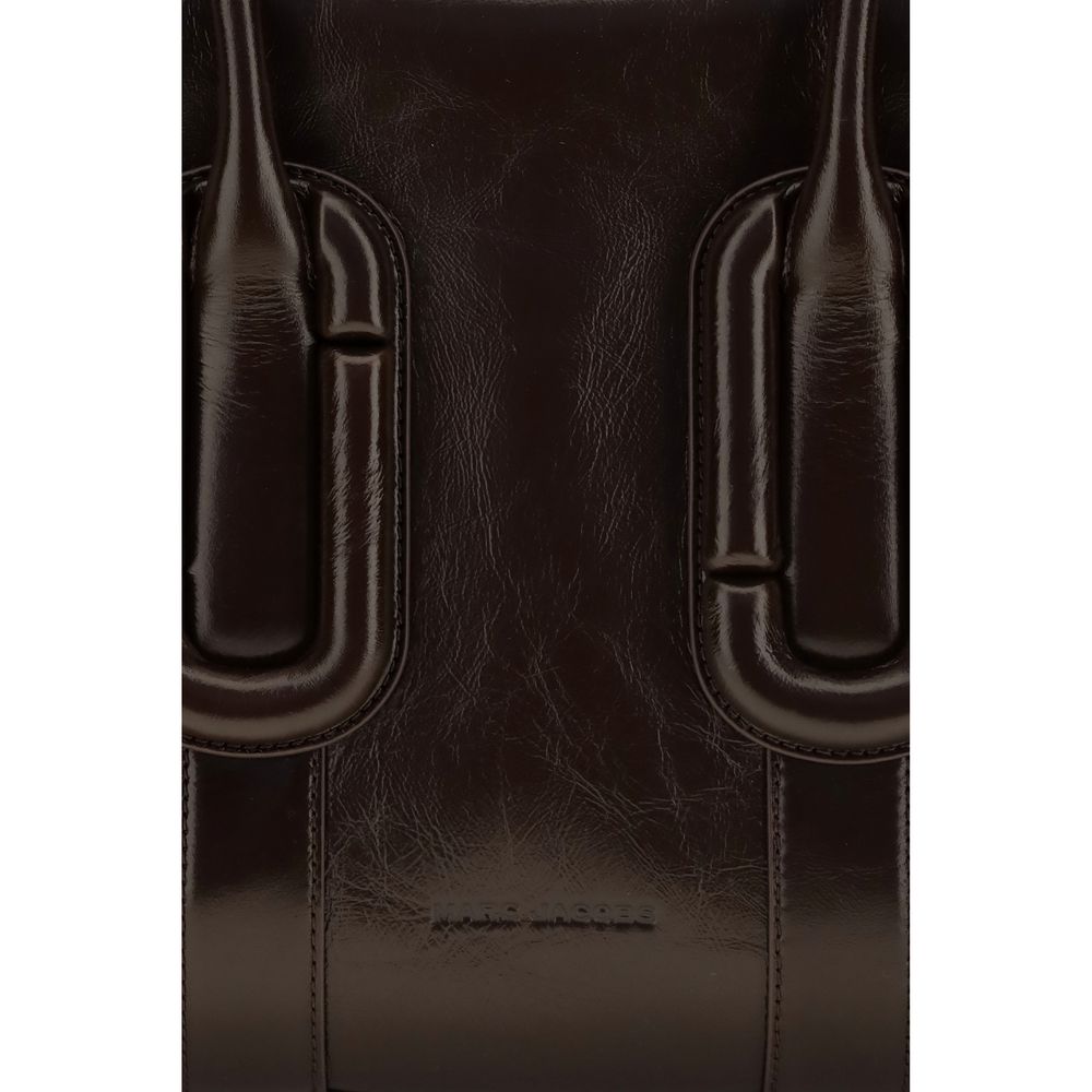 Shoulder Tote Bag by Marc Jacobs for women in bos taurus calf leather brown features a distinguished silhouette, showcasing a secure zipper and distinguished with versatile shoulder-strap for a distinguished finish.