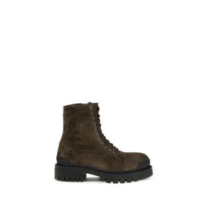 Lace-Up Combat Boots by Balenciaga for men in bos taurus calf suede leather bicolour & signature features an effortless chic silhouette from the Men's Bos Taurus Calf Suede Leather Lace-Up Combat Boots collection, showcasing a effortless chic and refined round toe style for an effortless chic look.