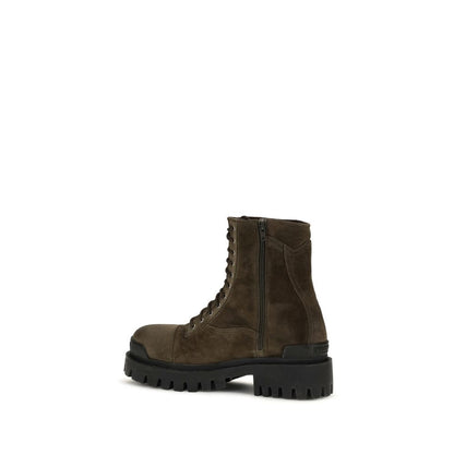 Lace-Up Combat Boots by Balenciaga for men in bos taurus calf suede leather bicolour & signature features an enchanting design from the Men's Bos Taurus Calf Suede Leather Lace-Up Combat Boots collection, highlighting a enchanting and round toe style for a refined look.