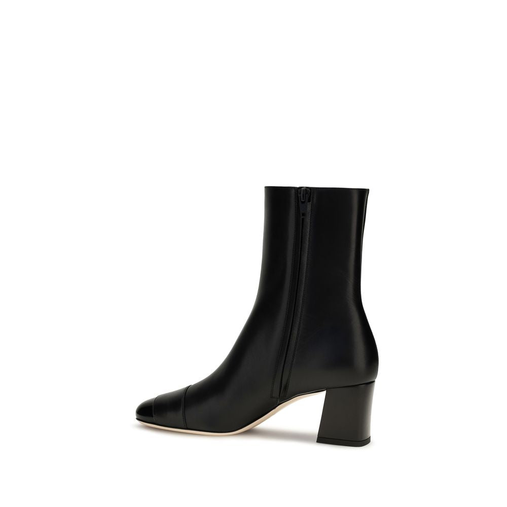 Ankle Boots by Valentino Garavani for women in bos taurus calf leather black features an enchanting design from the V Logo Women's Bos Taurus Calf Leather Ankle Boots collection, highlighting a enchanting block-heel and for a refined look.