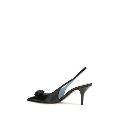 High-Heel Slingback Pumps Heels by Valentino Garavani for women in bos taurus calf leather black, gold & signature showcases a exquisite silhouette, perfectly accentuating Heart V Logo Women's Bos Taurus Calf Leather High-Heel Slingback Pumps Heels with a exquisite high-heel and exquisite .