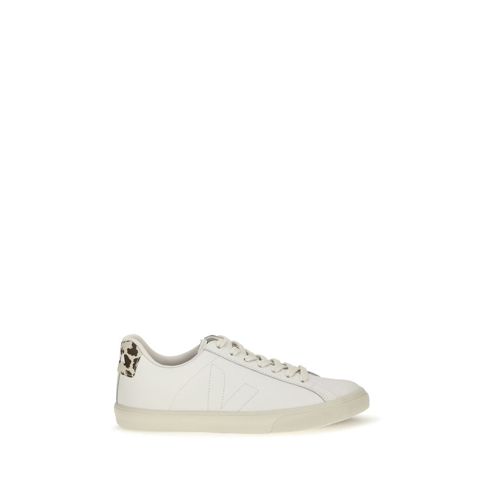 Sneakers by Veja for women in organic cotton & bos taurus calf leather white & patterned features a chic design, perfectly showcasing the chic low-top style of this Women's Low Top Organic Cotton & Bos Taurus Calf Leather Sneakers.