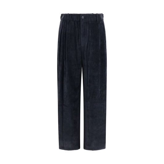 Casual Pants by Giorgio Armani for men in cotton viscose velvet black features an sophisticated and relaxed-fit, regular-fit, wide & oversized with a precise long, creating a sophisticated and sophisticated silhouette.