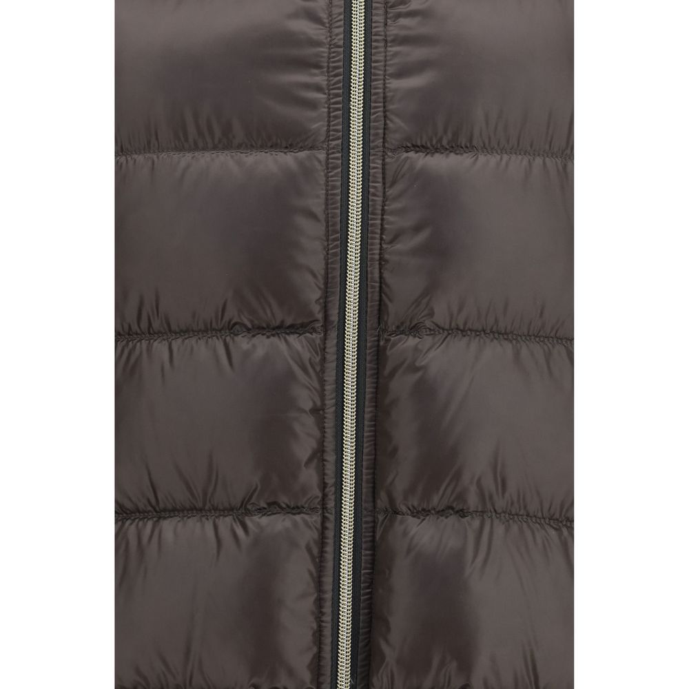 This Puffer Jacket by Herno for women in polyester gray & patterned exhibits a edgy silhouette, meticulously detailed with functional pockets & insulated and a edgy high-collar neckline for a edgy finish.
