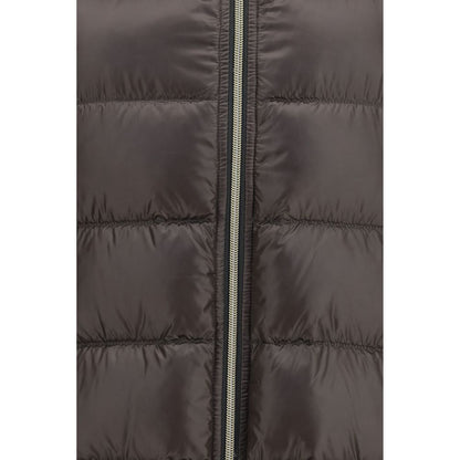 This Puffer Jacket by Herno for women in polyester gray & patterned exhibits a edgy silhouette, meticulously detailed with functional pockets & insulated and a edgy high-collar neckline for a edgy finish.