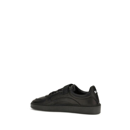Athletic Sneakers Dsquared² men bos taurus calf suede leather black, signature & striped featuring a avant-garde Men's Athletic Bos Taurus Calf Suede Leather Sneakers design with a avant-garde athletic style for a refined finish.