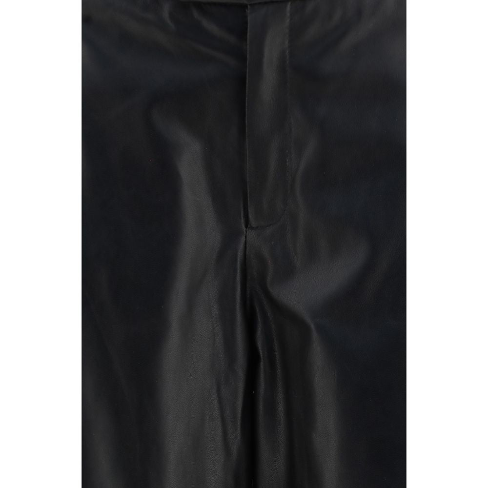 Pants by Arma for women in leather black features a sleek silhouette with a sleek regular-fit, a refined long, and a sophisticated finish.