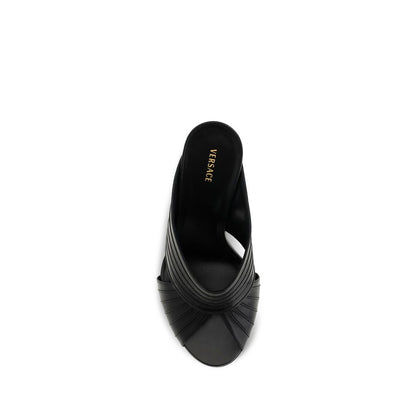 Mules Flat Shoes by Versace for women in nappa leather black showcases a enchanting silhouette as part of the Medusa Women's Nappa Leather Mules Flat Shoes collection, defined by a enchanting open toe style and for a enchanting look.
