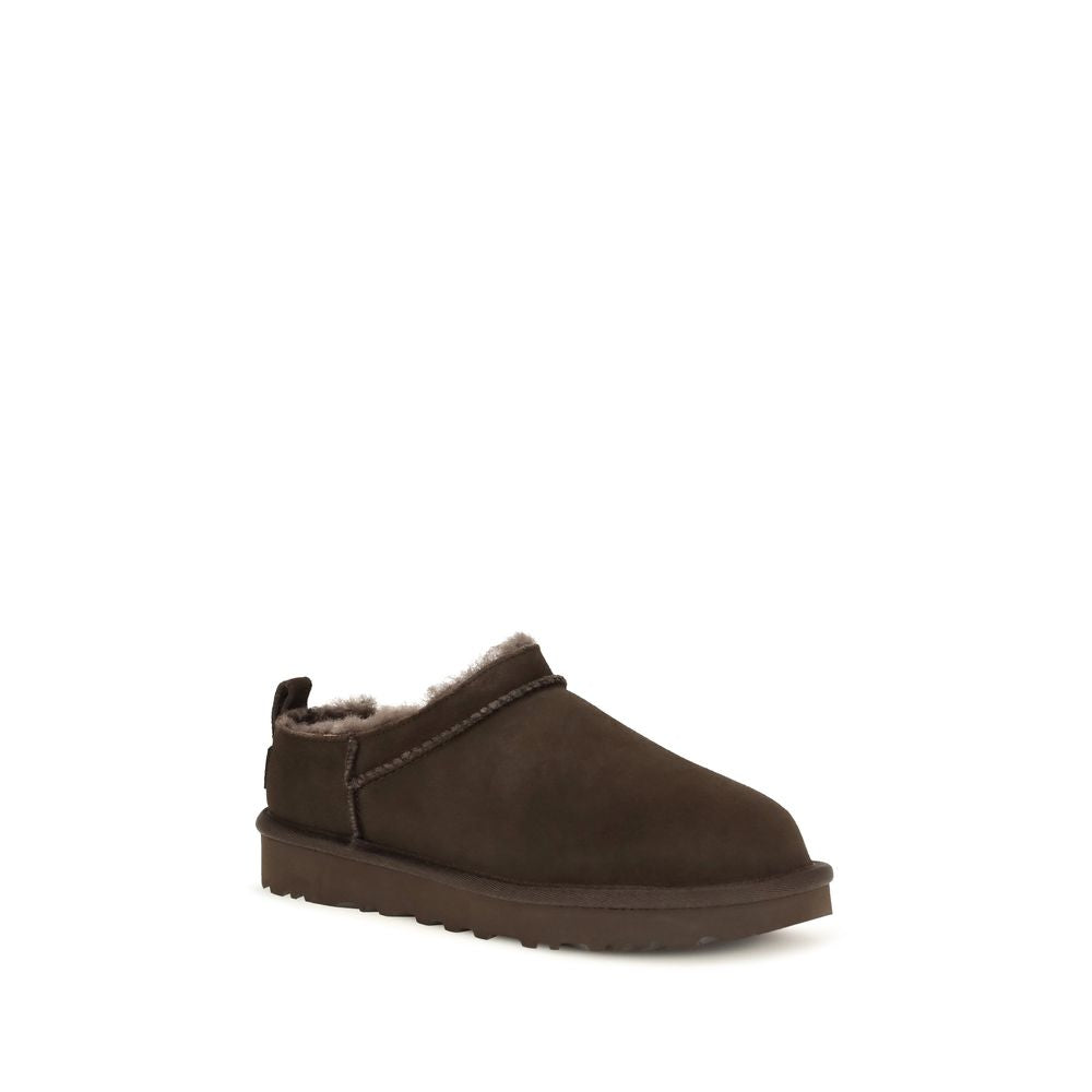Mules Flat Shoes by UGG for women in eva polyester suede leather brown & signature features an captivating silhouette, showcasing the captivating style of the Women's EVA Polyester Suede Leather Mules Flat Shoes with its distinct and refined .