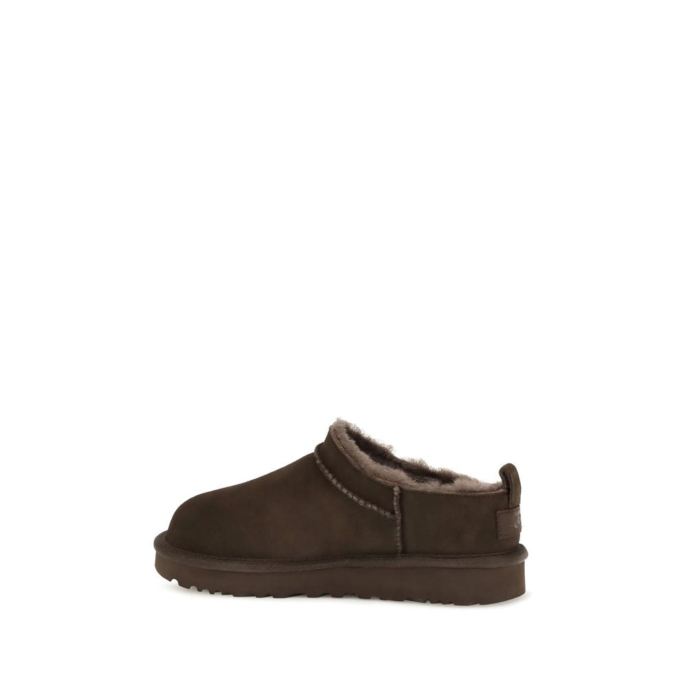 Mules Flat Shoes by UGG for women in eva polyester suede leather brown & signature features an statuesque silhouette from the Women's EVA Polyester Suede Leather Mules Flat Shoes collection, showcasing a and a statuesque for a statuesque look.