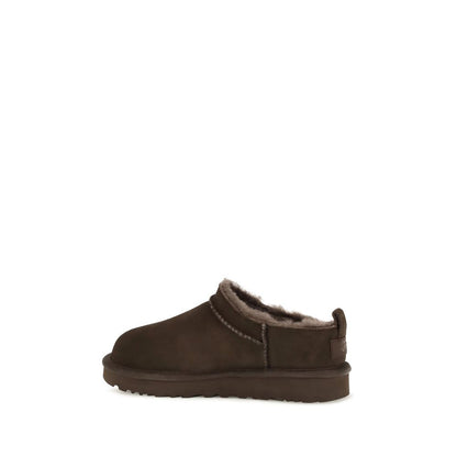 Mules Flat Shoes by UGG for women in eva polyester suede leather brown & signature features an statuesque silhouette from the Women's EVA Polyester Suede Leather Mules Flat Shoes collection, showcasing a and a statuesque for a statuesque look.