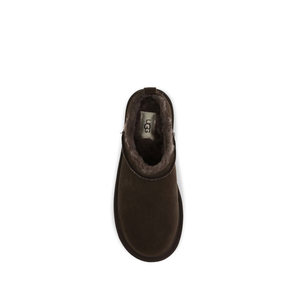 Mules Flat Shoes by UGG for women in eva polyester suede leather brown & signature showcases a dynamic silhouette, artfully capturing Women's EVA Polyester Suede Leather Mules Flat Shoes through its distinctive and elegant .
