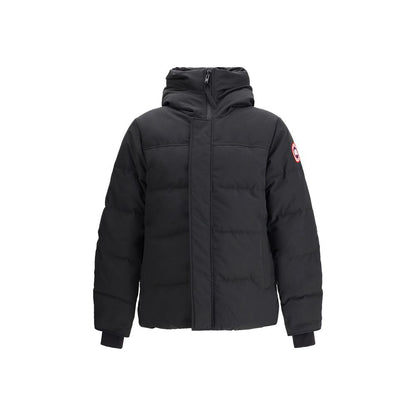 This Parka by Canada Goose for men in cotton & polyester black presents a utilitarian silhouette, meticulously detailed with pockets, hooded & insulated and a utilitarian hooded high-collar neckline for a sophisticated, weather-ready look.