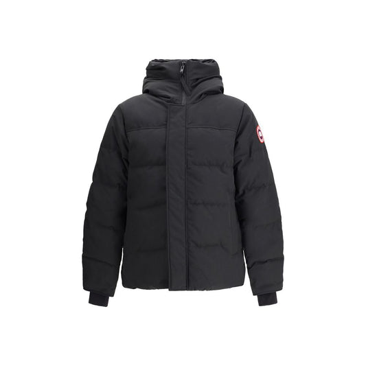 This Parka by Canada Goose for men in cotton & polyester black presents a utilitarian silhouette, meticulously detailed with pockets, hooded & insulated and a utilitarian hooded high-collar neckline for a sophisticated, weather-ready look.