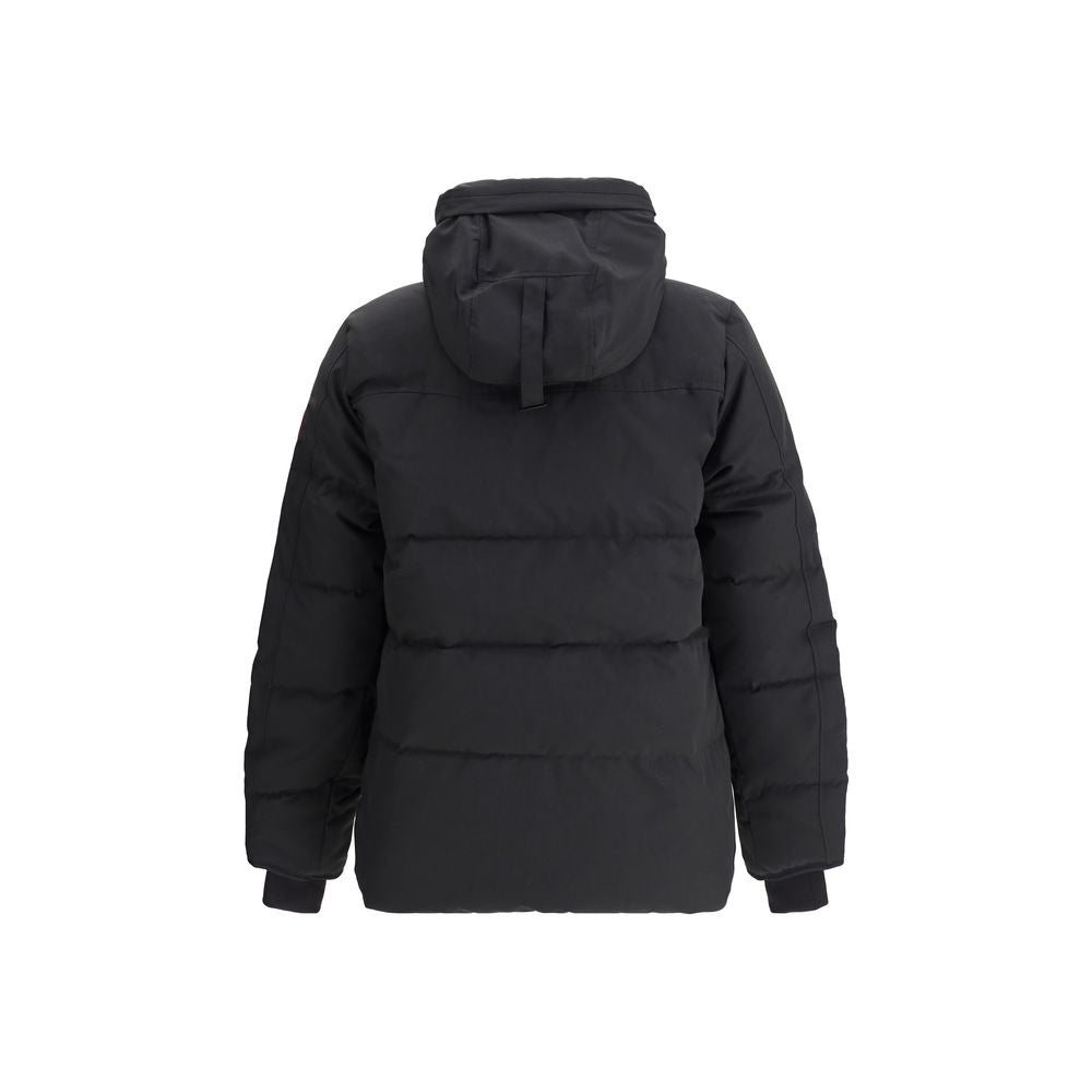 This Parka by Canada Goose for men in cotton & polyester black presents a enveloping silhouette, meticulously detailed with pockets, hooded & insulated and a enveloping hooded high-collar neckline.