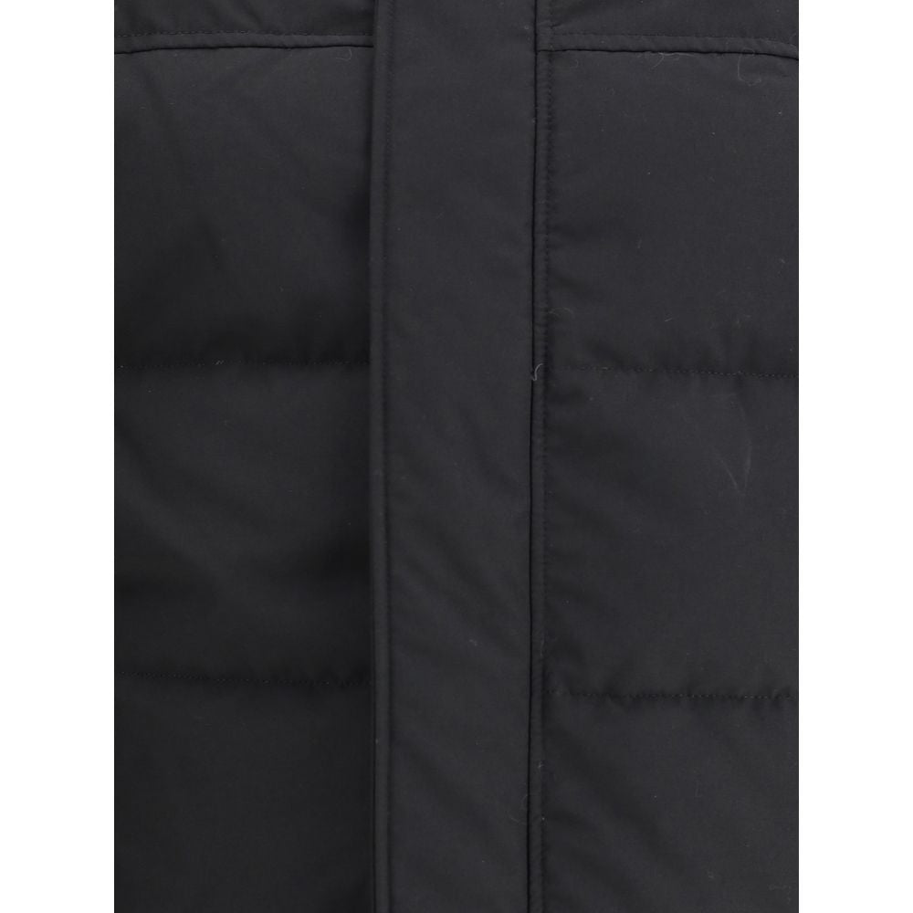 Parka by Canada Goose for men in cotton & polyester black features an avant garde silhouette, showcasing refined pockets, hooded & insulated and a sophisticated for a polished look.