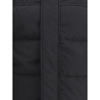 Parka by Canada Goose for men in cotton & polyester black features an avant garde silhouette, showcasing refined pockets, hooded & insulated and a sophisticated for a polished look.