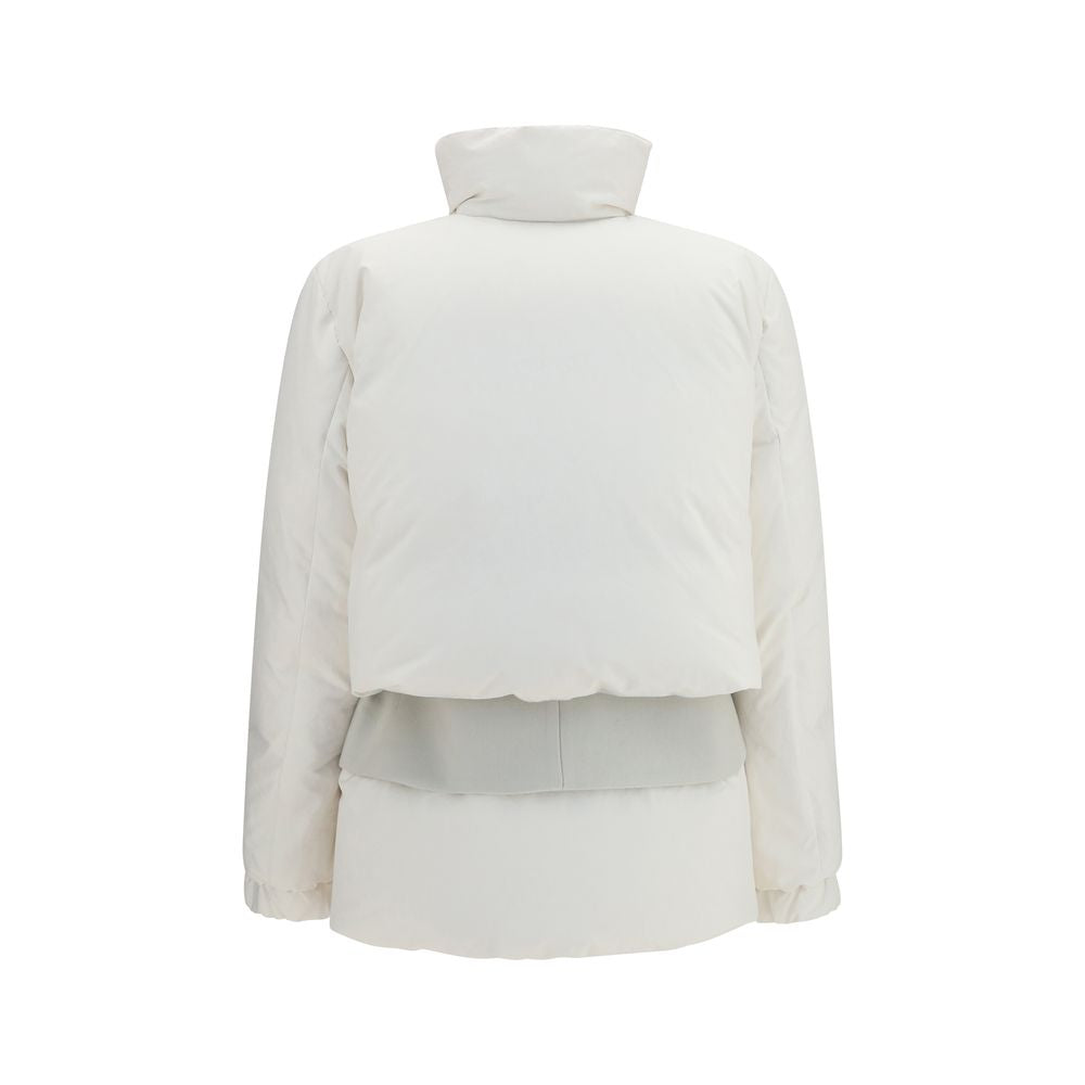 Overcoat by Sacai for women in polyester white showcases a enveloping silhouette, detailed with distinctive pockets & insulated and a enveloping .