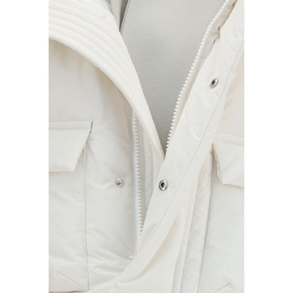 Overcoat by Sacai for women in polyester white showcases a architectural silhouette, artfully detailed with a distinctive and functional pockets & insulated for a architectural finish.