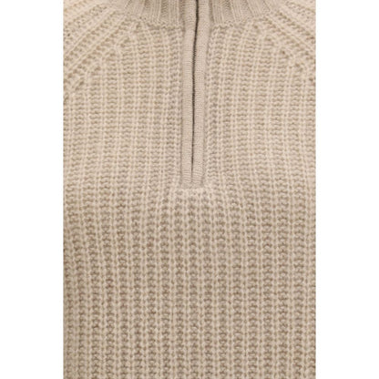 This Sweater by Allude for women in cashmere silk & capra leather beige presents a understated silhouette, featuring a sophisticated and for a understated finish.