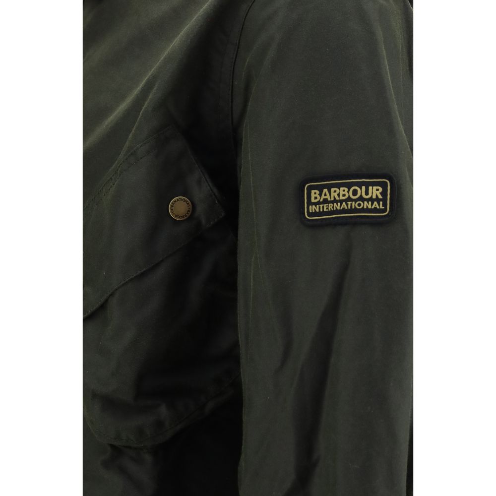 Overcoat by Barbour International for men in cotton corduroy bicolour showcases a enveloping silhouette, detailed with distinctive pockets and a enveloping .