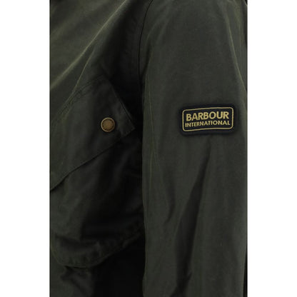 Overcoat by Barbour International for men in cotton corduroy bicolour showcases a enveloping silhouette, detailed with distinctive pockets and a enveloping .