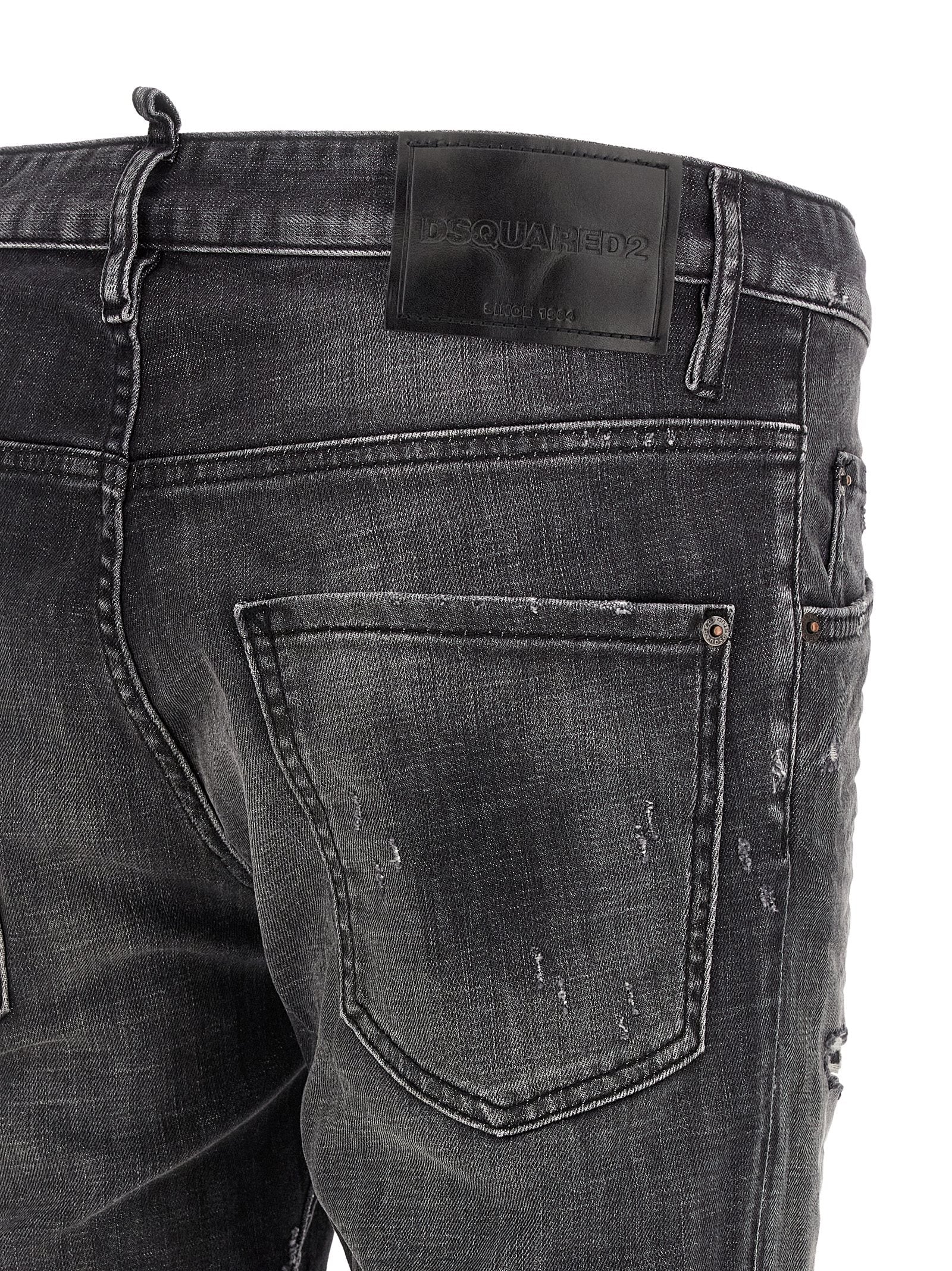 Jeans by Dsquared² for men in stretch denim cotton dark-gray & signature features an sophisticated low rise and skinny with a precise long, creating a sophisticated and sophisticated silhouette.