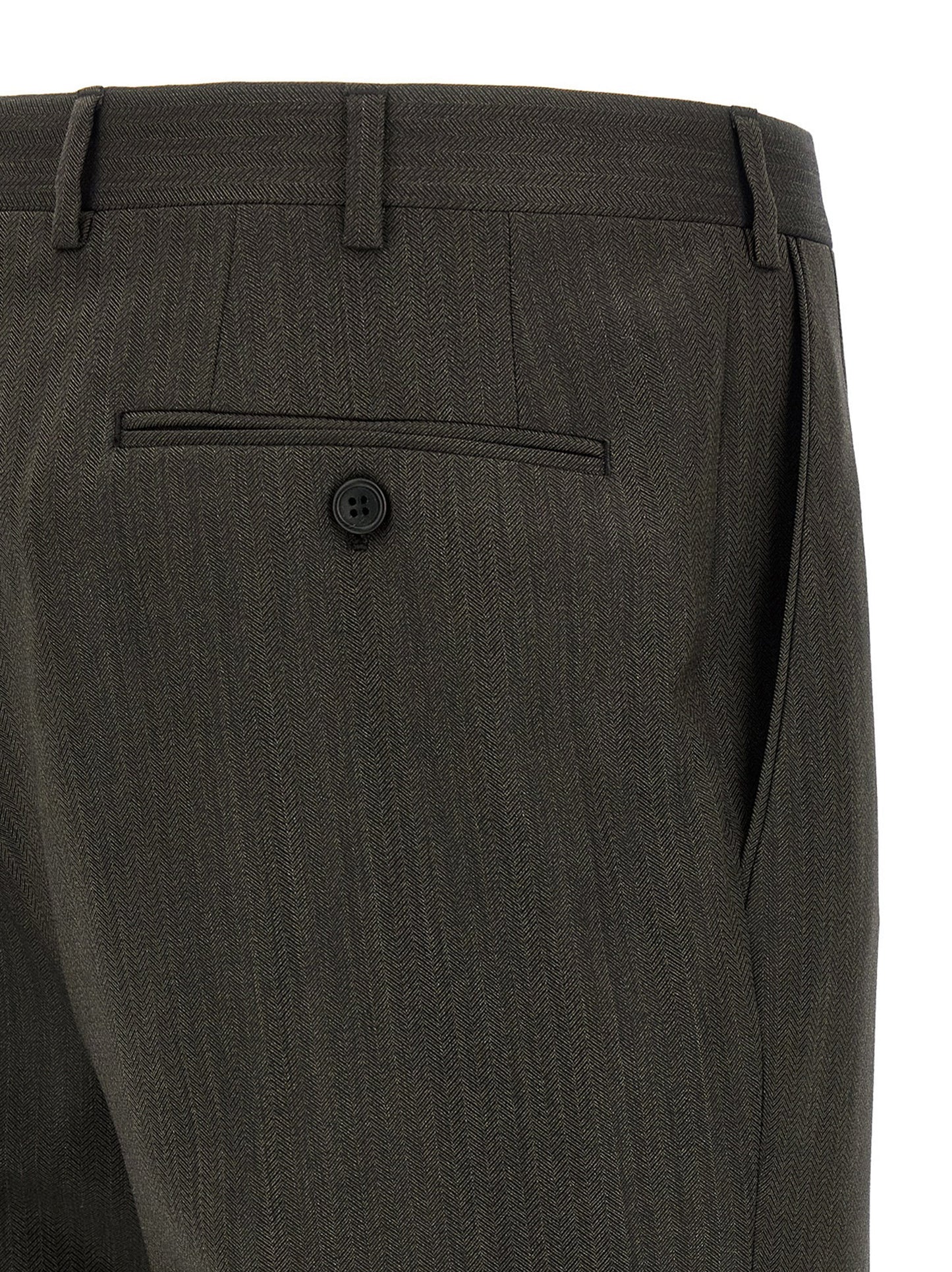 This Pant Suit by Brioni for men in wool brown presents a discerning silhouette, featuring a sophisticated and a discerning for a refined and polished look.