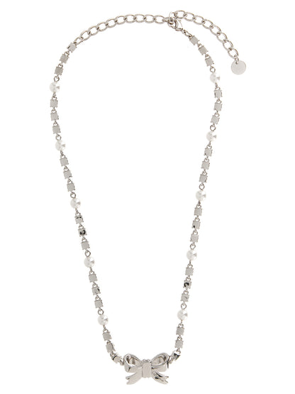 Necklace by Self-Portrait for women in virgin wool pearl, silver & patterned presents a artisanal silhouette, artfully highlighting the chain necklace design and artisanal Women's Silver Brass Pearls & Crystal Necklace aesthetic for a sophisticated finish.