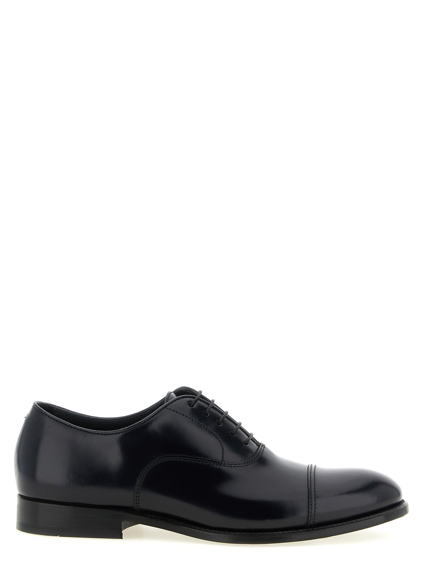 Low-Heel Oxford Lace-Up Shoes by Doucal's for men in calfskin & lamb leather black showcases a impeccable silhouette as Blake Men's Calfskin & Lamb Leather Low-Heel Oxford Lace-Up Shoes, artfully designed with a impeccable low-heel and refined for a impeccable finish.