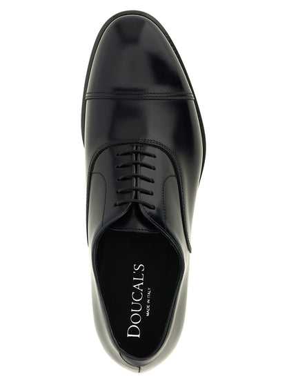 Low-Heel Oxford Lace-Up Shoes by Doucal's for men in calfskin & lamb leather black showcases a resplendent Blake Men's Calfskin & Lamb Leather Low-Heel Oxford Lace-Up Shoes aesthetic, defined by its resplendent and elegant low-heel.