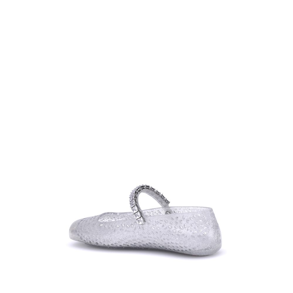 Ballet Flat Shoes by Jimmy Choo for women in tu polyurethane & crystal white showcases a dynamic silhouette, artfully capturing Women's TU Polyurethane & Crystal Ballet Flat Shoes through its distinctive and elegant square toe style.