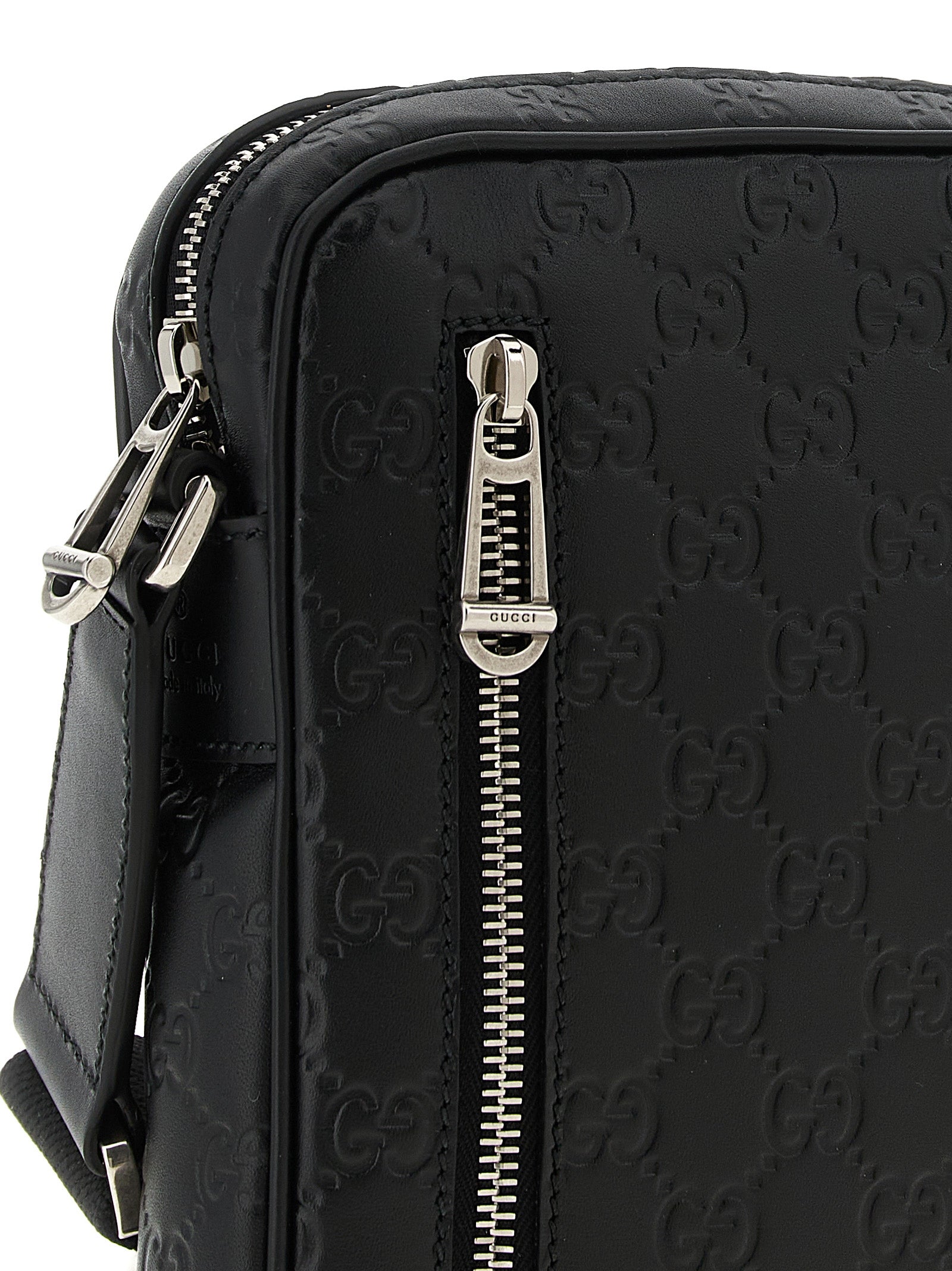 This 2-in-1 Shoulder & Crossbody Messenger Bag by Gucci for men in bos taurus calfskin leather black & patterned presents a versatile silhouette from the Gg Bos Taurus Calfskin Leather 2-in-1 Shoulder & Crossbody Messenger Bag collection, featuring a secure zipper, ample , and versatile crossbody-strap, shoulder-strap & adjustable-strap.