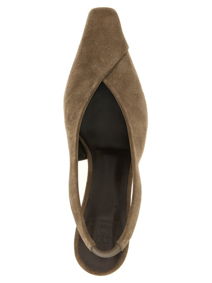 Mid-Heel Slingback Pumps Heels by Brunello Cucinelli for women in suede calfskin leather gray showcases a exquisite silhouette, perfectly accentuating City Monile Women's Suede Calfskin Leather Mid-Heel Slingback Pumps Heels with a exquisite mid-heel and exquisite .