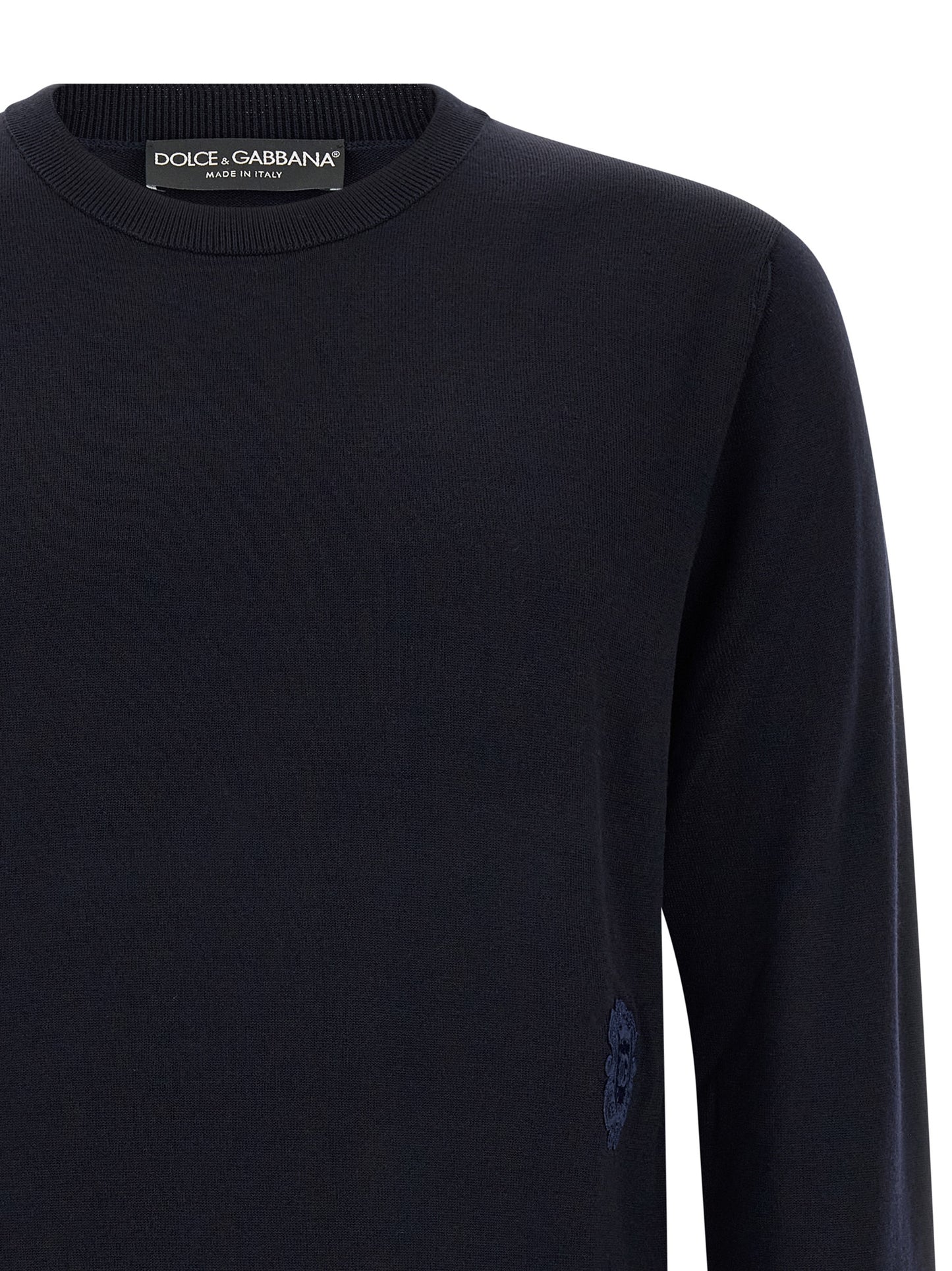 Cardigan by Dolce & Gabbana for men in virgin wool navy showcases a luxurious silhouette, meticulously detailed with a sophisticated and for a refined finish.
