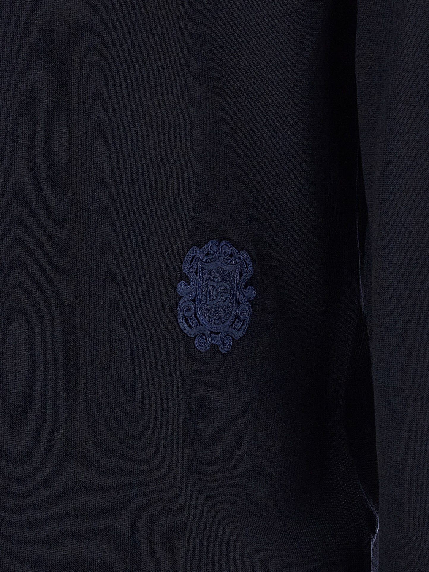 Cardigan by Dolce & Gabbana for men in virgin wool navy features an impeccable silhouette, showcasing a sophisticated and detail for a truly impeccable finish.