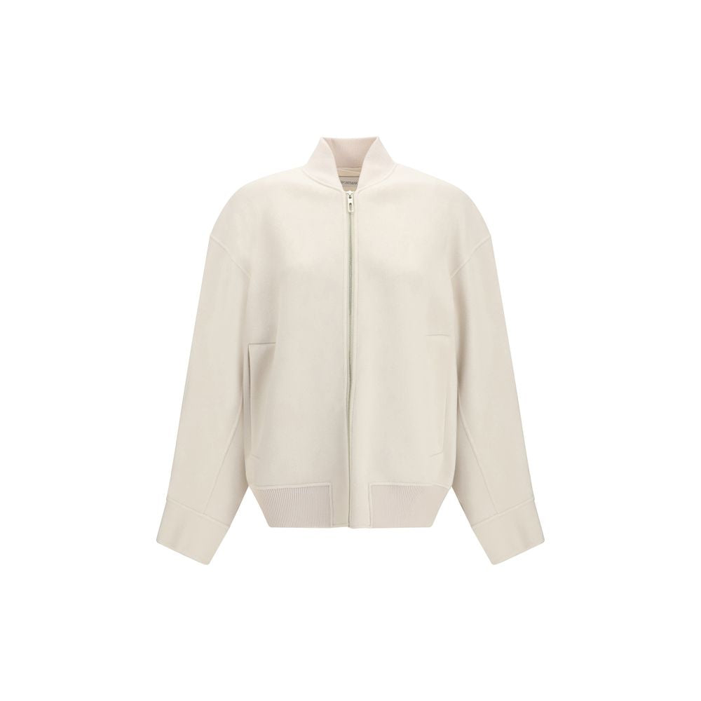 Overcoat by Max Mara for women in virgin wool beige showcases a enveloping silhouette, detailed with distinctive pockets and a enveloping .